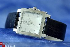 No 538 Dames Horloge uit edelstaal met lerenband en datum