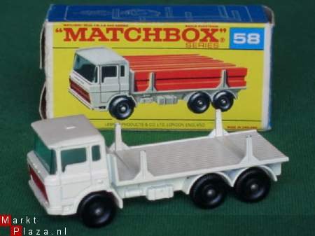 Matchbox 58 DAF Girder Truck - 1
