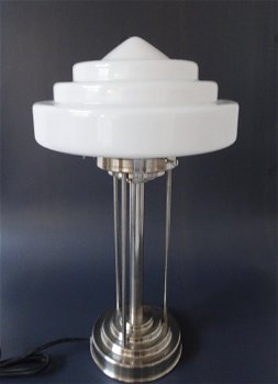 Art deco verlichting design tafellamp.Trapkap met punt. - 1