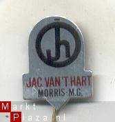 Jac van 't Hart Morris M.G. blik speldje (N_041)