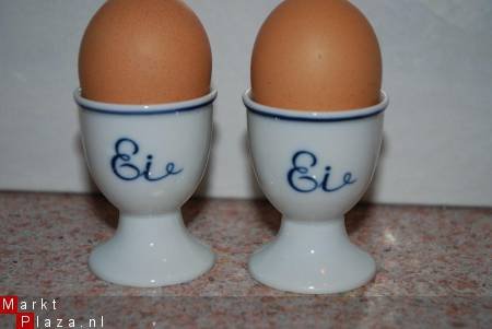 2 eierdopjes wit met blauw randje en woordje ei - 1