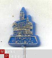 stadhuis middelburg plastic speldje (P_093) - 1