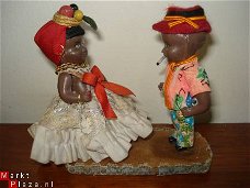 2 oude negerpoppetjes souvenir uit Brasil  9 cm hoog