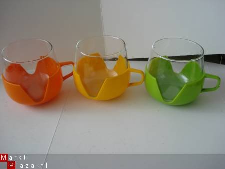 3 retro theebekers met uitneembaar glas in plastic houder - 1