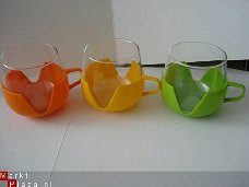 3 retro theebekers met uitneembaar glas in plastic houder