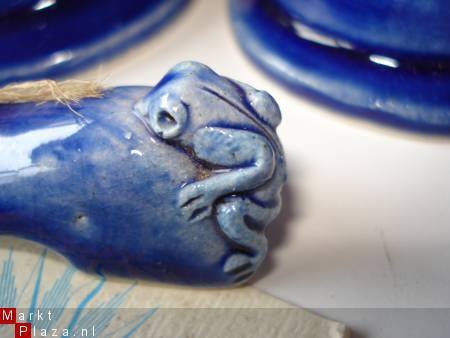 Peper en zoutstel kobaltblauw keramiek met kikker handmade - 1