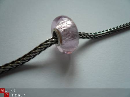 licht roze glasbedel met massieve enkele zilveren (925) kern - 1