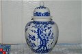 Mooie wit met blauwe gedecoreerde vaas met deksel* H. 26 cm. - 4 - Thumbnail