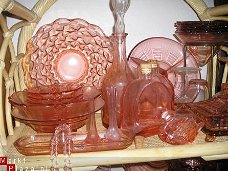 GLAS...roze glas,oud-roze,oudroze glas,serviesdelen,diversen items.