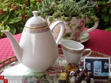 Beeldschone koffie (thee) pot, roomkannetje, met rozenrandje - 1