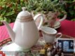 Beeldschone koffie (thee) pot, roomkannetje, met rozenrandje - 1 - Thumbnail