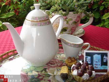 Beeldschone koffie (thee) pot, roomkannetje, met rozenrandje - 3