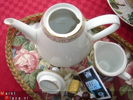 Beeldschone koffie (thee) pot, roomkannetje, met rozenrandje - 4