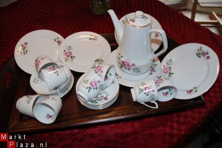 Mooie koffie/theepot, 8 kop en schot.- 5 geb.bord Chodziez - 1
