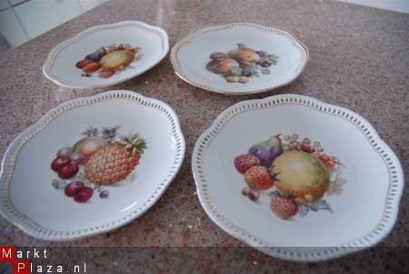 4 lieve grote (gebaks)schotels - nr. 1