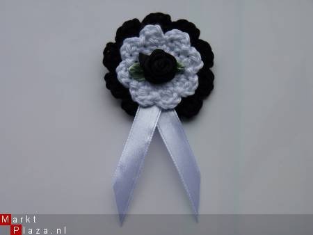 ** Gehaakte broche / kindercorsage (zwart/wit) - 0