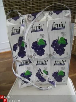 Leuke schoudertas gemaakt van fruit drink pakjes - 1