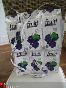Leuke schoudertas gemaakt van fruit drink pakjes