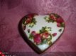 Mooi hartvormig dekseldoosje van Saji met roosjes - 1 - Thumbnail