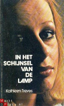 In het schijnsel van de lamp - 1