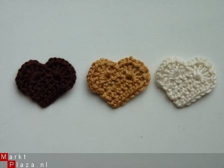 ** Gehaakte hartjes (3 cm) - bruin/beige - nr. 1