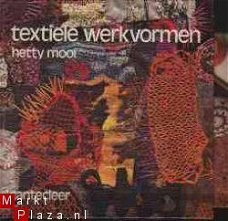Textiele werkvormen, Hetty Mooi
