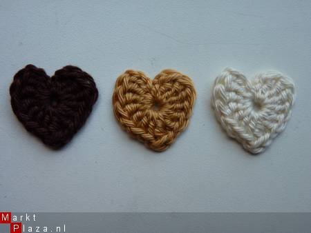 ** 3 gehaakte minihartjes (bruin/beige) - nr. 1