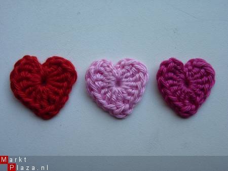 ** 3 gehaakte minihartjes (roze/fuchsia/rood) - nr. 1