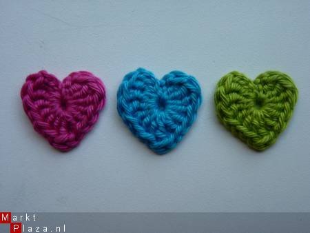 ** 3 gehaakte minihartjes (fuchsia/turquoise/lime) - nr. 1