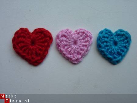 ** 3 gehaakte minihartjes (rood/roze/turquoise) - nr. 1