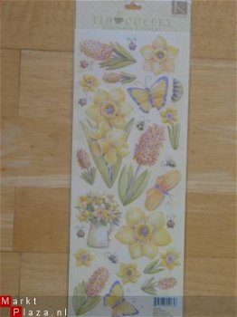 K&Company embossed stickers daffodils - 1