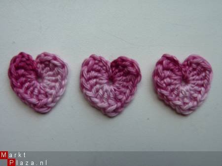 ** 3 gehaakte minihartjes (marmerroze) - nr. 1