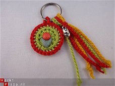 ** Gehaakte sleutelhanger/tashanger tulp (groen/rood)