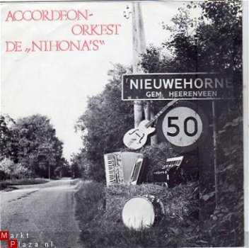 Accordeon-orkest de Nihona's : De Nihona mars + 3 - 1