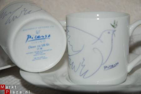 *** 2 aparte espresso kop en schotels PICASSO **Dove* - 1