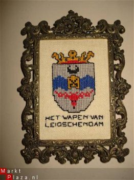 GEBORDUURD WAPEN VAN LEIDSCHENDAM 13 X 9 OUD LIJSTJE - 1