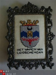 GEBORDUURD  WAPEN VAN LEIDSCHENDAM 13 X 9 OUD LIJSTJE