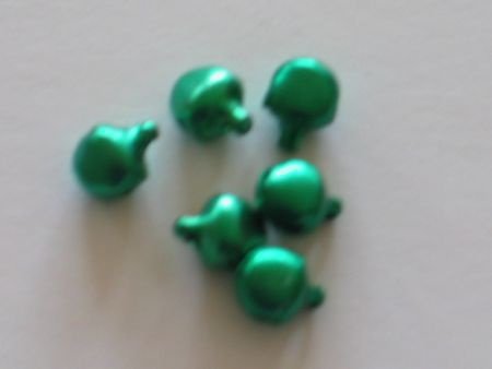 6 groene metalen belletjes... - 1