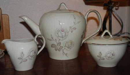 **Schattig theeservies uit vroeger jaren ** Thomas R Germany - 1