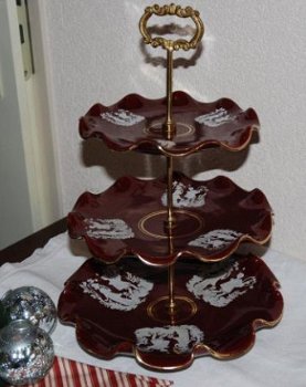 *** Een wel heel aparte 3 laags etagere bordeaux rood aardew - 1