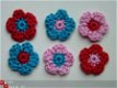 ** Setje van 6 gehaakte bloemetjes - rood/roze/aqua - 0 - Thumbnail