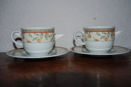 **2 kop en schotels koffietijdservies **Puntgaaf € 3,50 p/st - 1