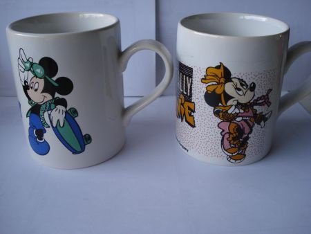 Mickey en Minnie Mouse bekers uit 1987 met tekst Hey Mickey - 1