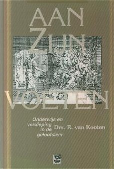 Kooten, R. van; Aan zijn voeten.