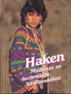 Haken, modieuze en decoratieve haakmodellen