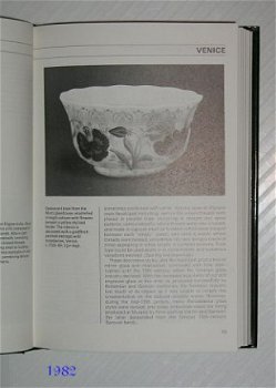 [1982] Phaidon guide to glass, F Mehlman, Phaidon Press - 4