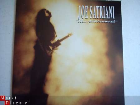 Joe Satriani: Flying in a blue dream - 1