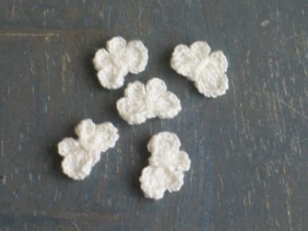 10 crochet butterflies white - 1