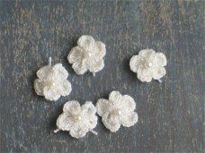 10 crochet flowers white