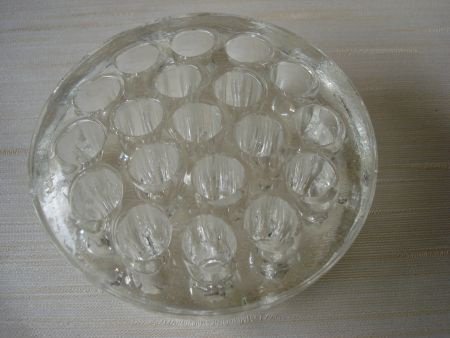 Glazen bloemensteker plat van onderen 3,5 hoog doorsnee 8 cm - nr. 1